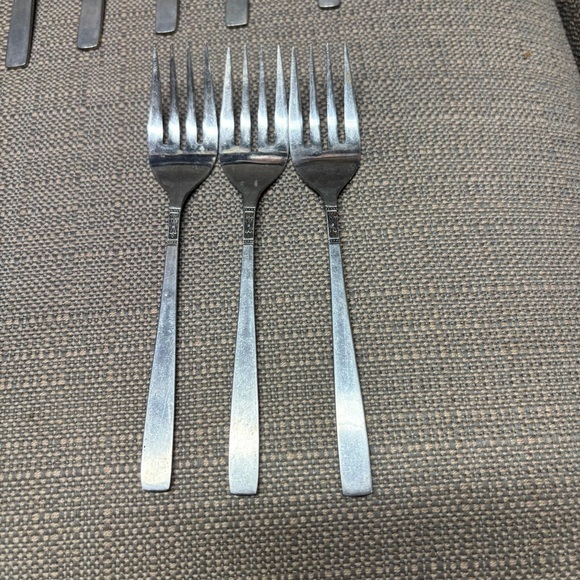 Continental -Japan-stainless flatware 19 Pieces dinner forks spoons - Picture 6 of 7